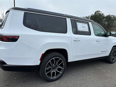 New 2025 Jeep Wagoneer L Series III image 8