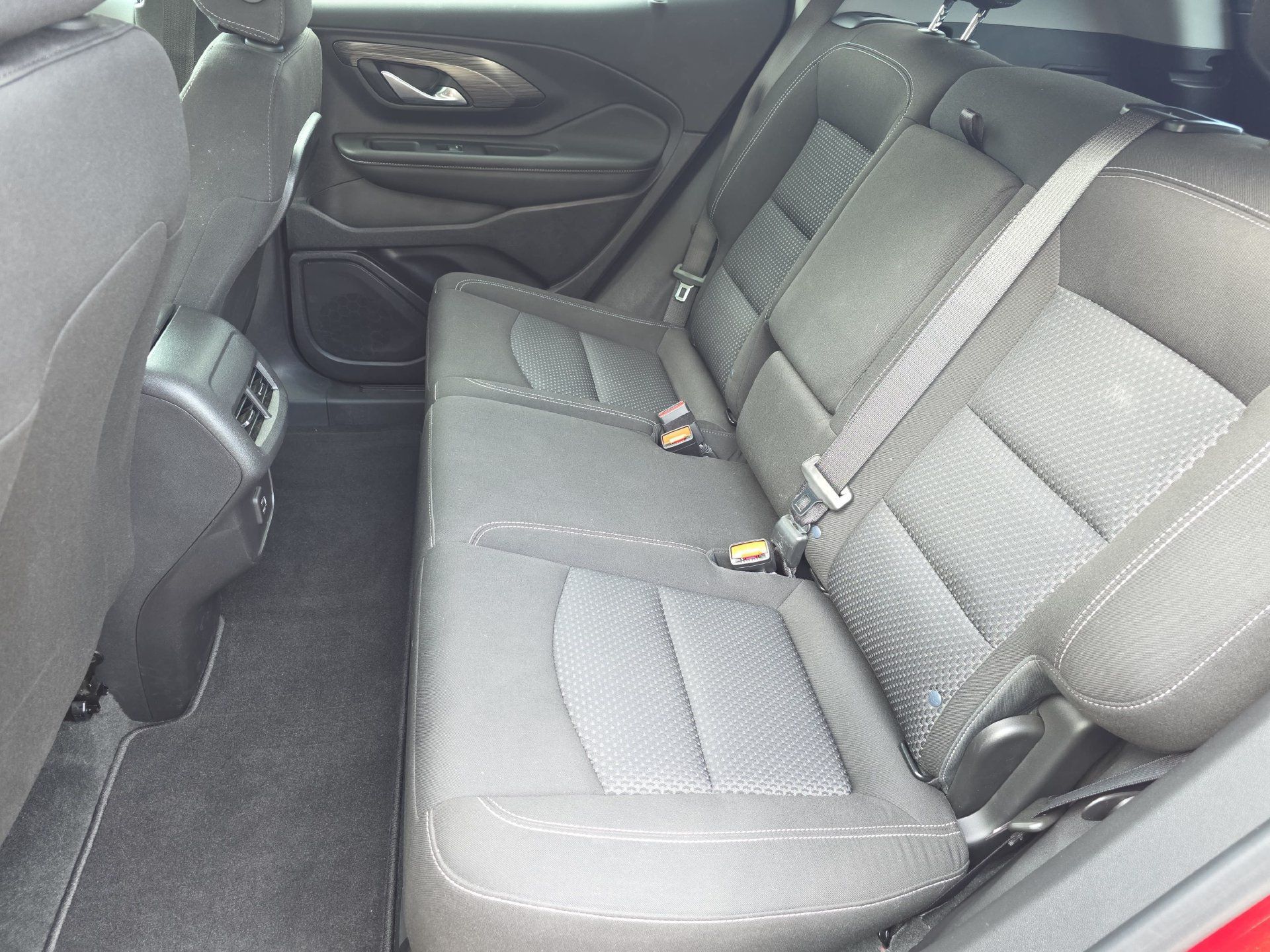 Used 2024 GMC Terrain SLE w/ Driver Convenience Package FWD image 13