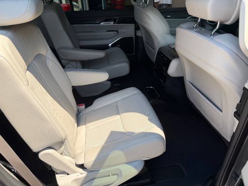 Used 2022 Jeep Wagoneer Series III w/ Convenience Group I AWD/4WD image 19