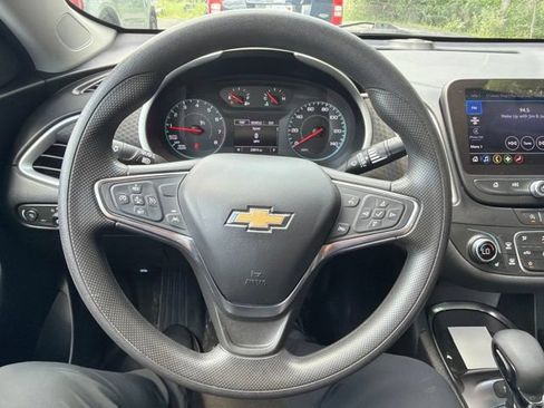 Used 2025 Chevrolet Malibu LT FWD image 18