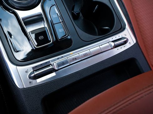Used 2025 Kia Carnival SX Prestige FWD image 43