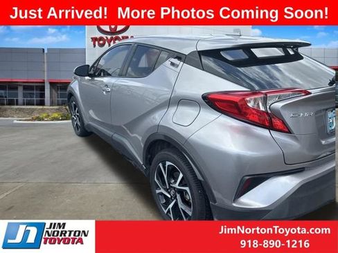 Used 2018 Toyota C-HR XLE FWD image 7