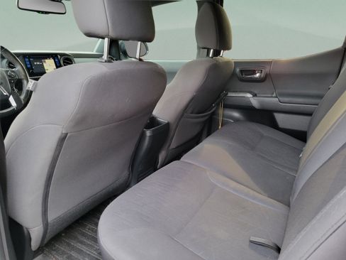 Used 2018 Toyota Tacoma TRD Sport RWD image 5