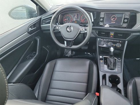 Certified 2021 Volkswagen Jetta SE image 10