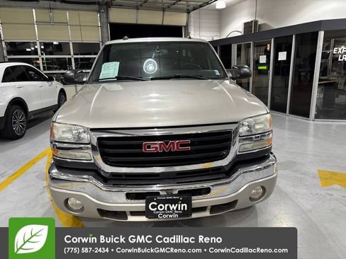 Used 2004 GMC Sierra 2500 SLT w/ Heavy-Duty Power Package AWD/4WD image 3