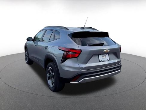 Used 2025 Chevrolet Trax LT FWD image 11