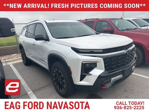 Used 2025 Chevrolet Traverse Z71 w/ Driver Confidence Package AWD/4WD image 1