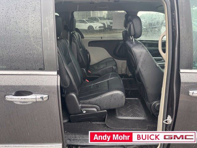 Used 2016 Chrysler Town & Country Touring w/ Driver Convenience Group FWD image 43