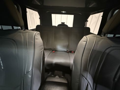 Used 2019 Jeep Wrangler Unlimited Sport image 25