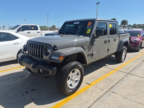 Used 2023 Jeep Gladiator Sport image 1