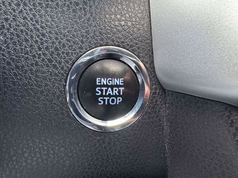 Used 2019 Toyota Highlander XLE AWD/4WD image 30