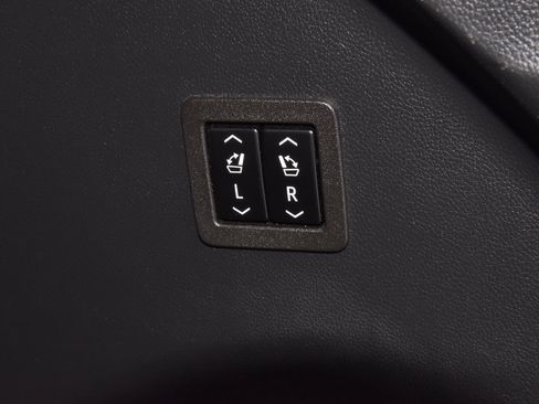 Used 2020 Buick Enclave Avenir w/ Avenir Technology Package image 39