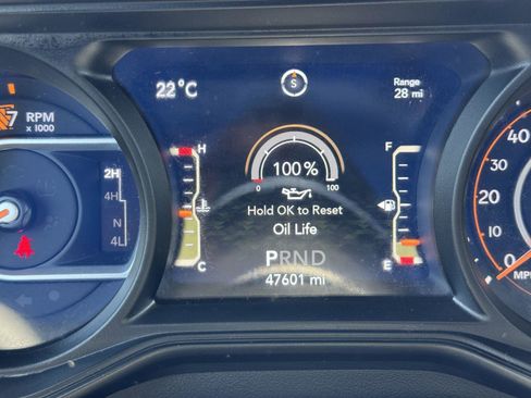 Used 2025 Jeep Wrangler Unlimited Sahara AWD/4WD image 23