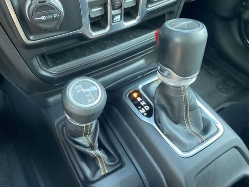Used 2021 Jeep Gladiator Overland image 20