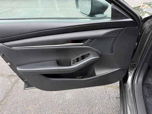 Used 2023 MAZDA MAZDA3 s FWD image 13