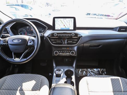 Used 2022 Ford Escape SE w/ SE Sport Appearance Package image 12