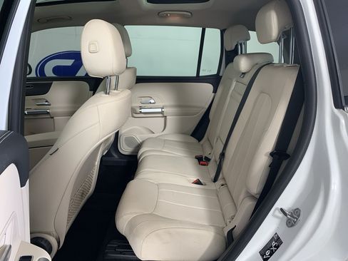 Used 2022 Mercedes-Benz GLB 250 4MATIC w/ Premium Package Lite image 33