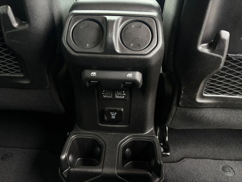 Used 2025 Jeep Wrangler Unlimited Rubicon AWD/4WD image 22
