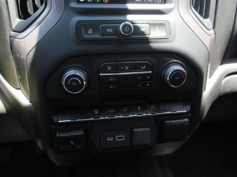 Used 2022 Chevrolet Silverado 2500 Custom w/ Custom Convenience Package AWD/4WD image 25