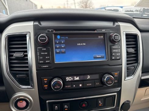 Used 2017 Nissan Titan SV image 34