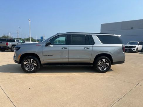 Certified 2025 Chevrolet Suburban Z71 AWD/4WD image 2
