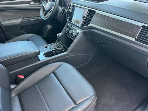 Used 2023 Volkswagen Atlas SE w/ Panoramic Sunroof Package FWD image 17