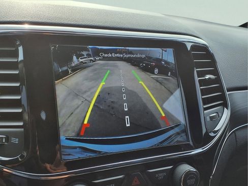 Used 2022 Jeep Grand Cherokee Limited AWD/4WD image 19