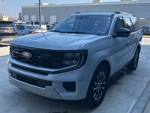 Used 2025 Ford Expedition Platinum image 1