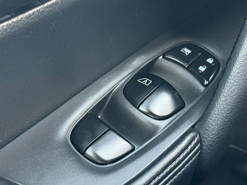 Used 2017 Nissan Rogue SV w/ Sun & Sound Touring Package image 41