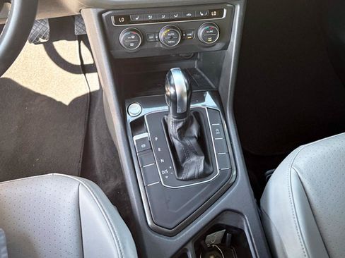 Used 2021 Volkswagen Tiguan SE FWD image 11