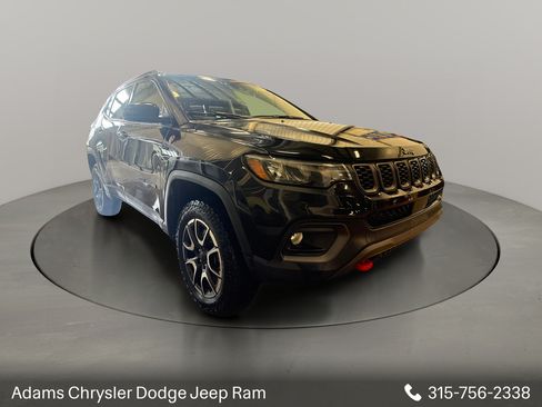 Used 2024 Jeep Compass Trailhawk AWD/4WD image 1