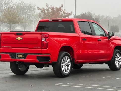 Used 2025 Chevrolet Silverado 1500 Custom image 4