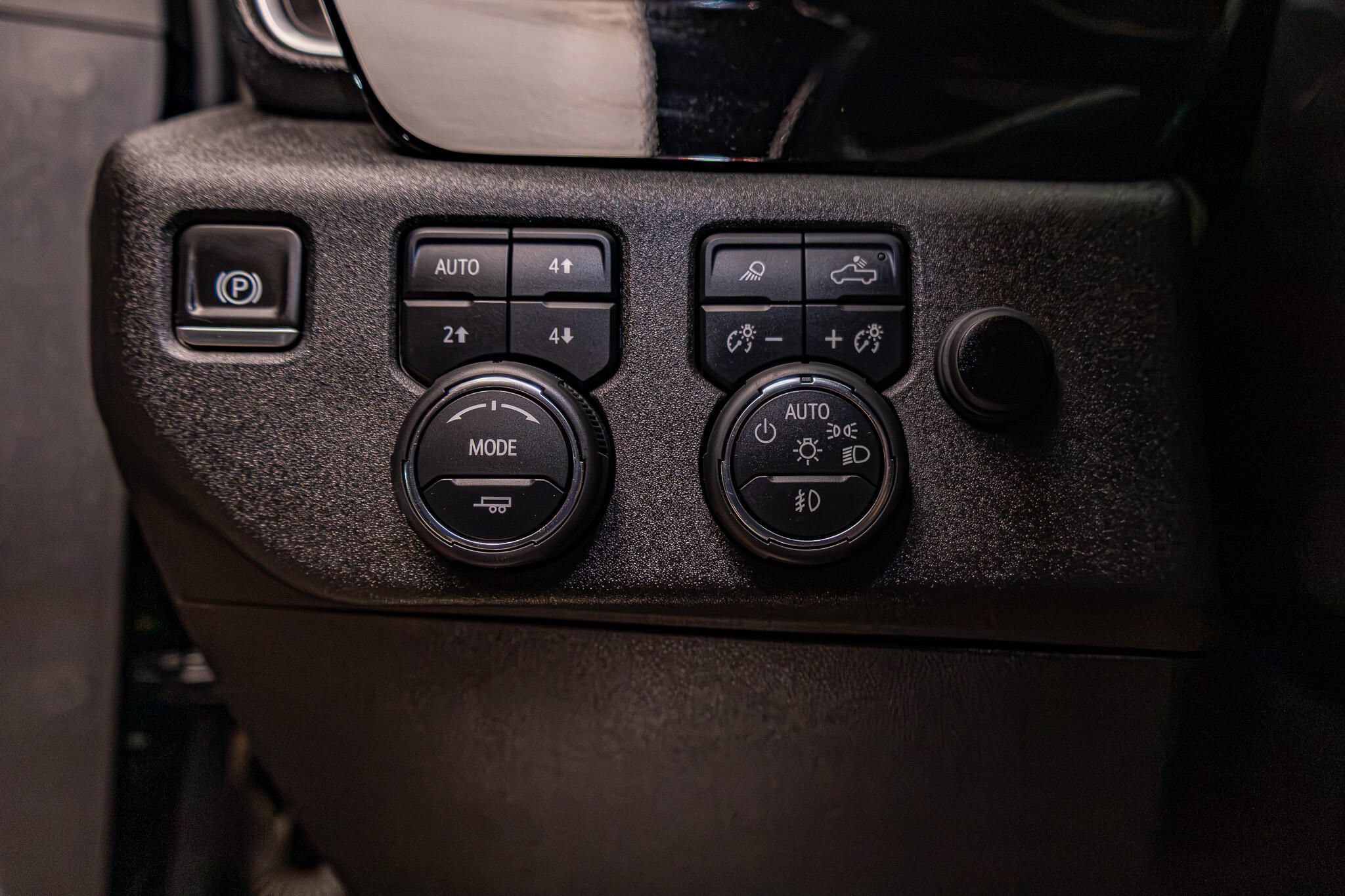 Used 2024 Chevrolet Silverado 2500 LTZ w/ LTZ Convenience Package AWD/4WD image 19
