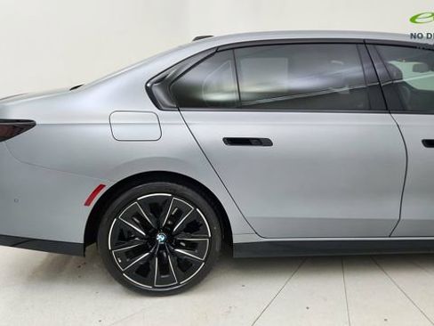 Used 2023 BMW 760i xDrive w/ Executive Package AWD/4WD image 12
