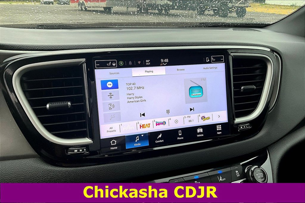 Used 2025 Chrysler Pacifica Select FWD image 14