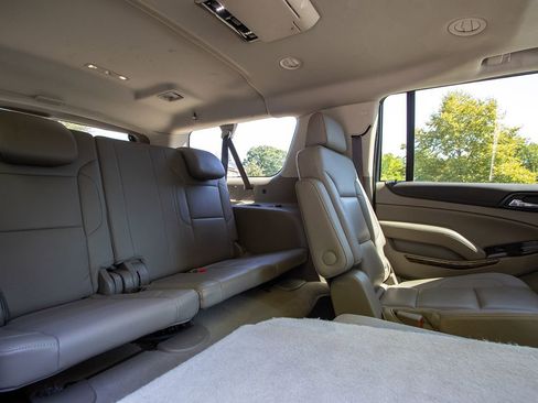 Used 2020 GMC Yukon XL SLT w/ Graphite Performance Edition image 26