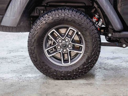 Used 2025 Jeep Gladiator Mojave AWD/4WD image 12