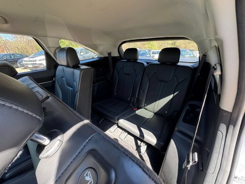 Used 2024 Kia Sorento S FWD image 24
