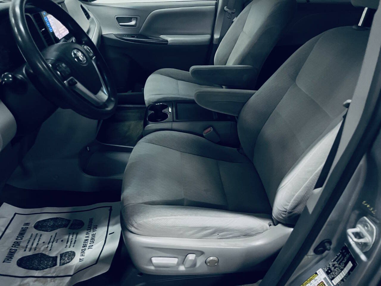 Used 2017 Toyota Sienna LE FWD image 17