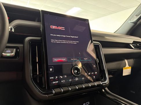 New 2026 GMC Yukon AT4 w/ LPO, Floor Liner Package AWD/4WD image 16