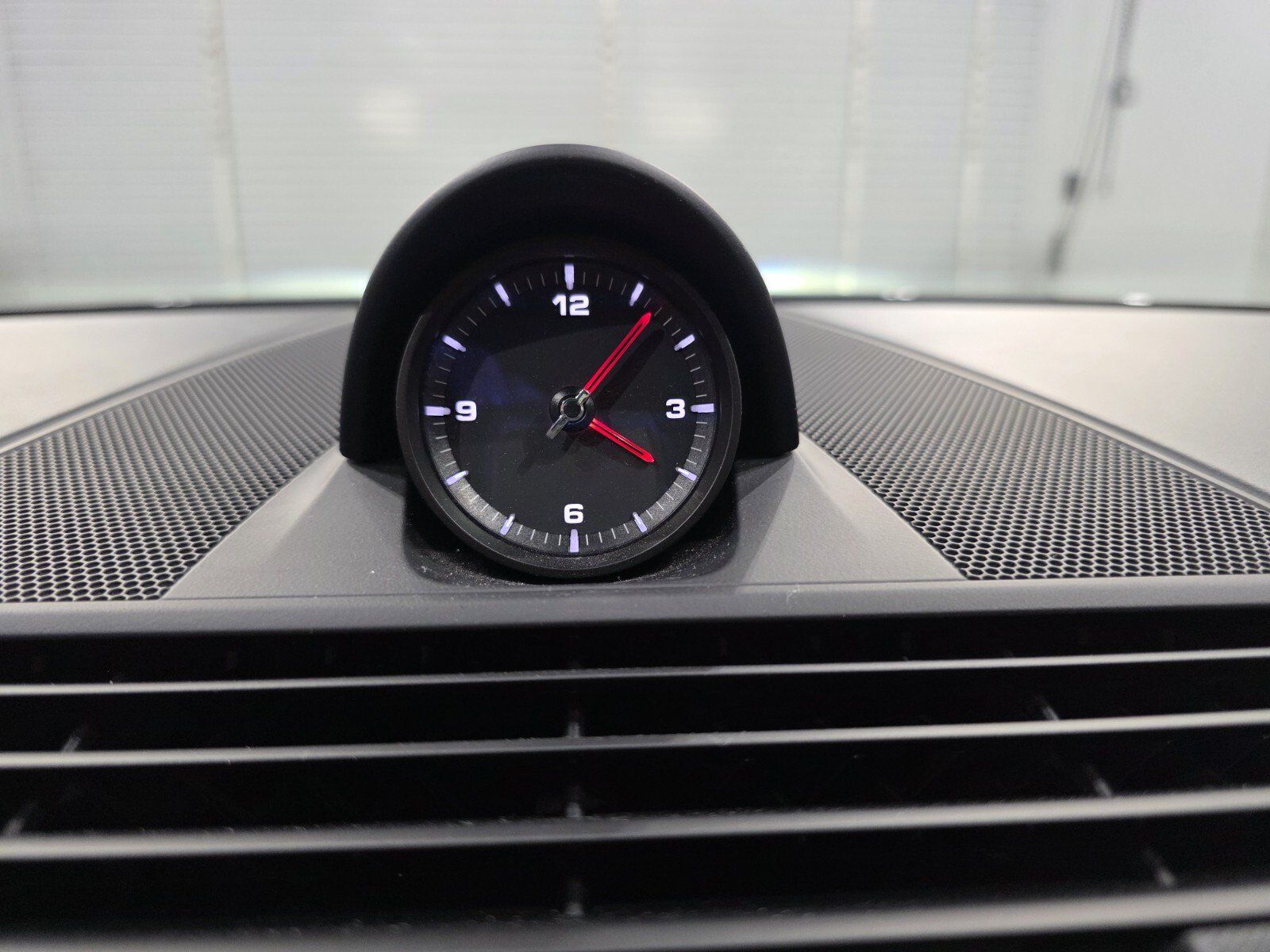 Used 2023 Porsche Panamera RWD image 18