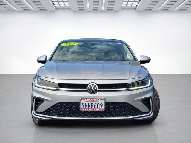 Used 2025 Volkswagen Jetta SE FWD image 2