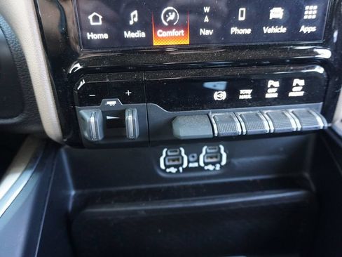 Used 2022 RAM 2500 Laramie AWD/4WD image 13