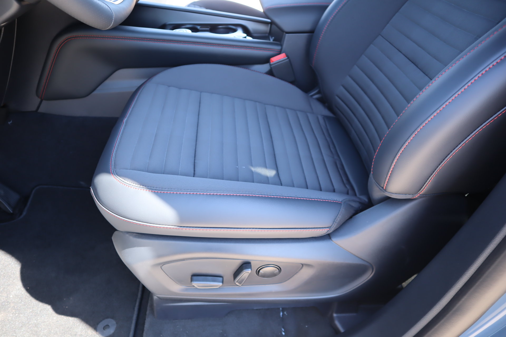 New 2027 Ford Explorer ST-Line w/ Premium Package AWD/4WD image 13