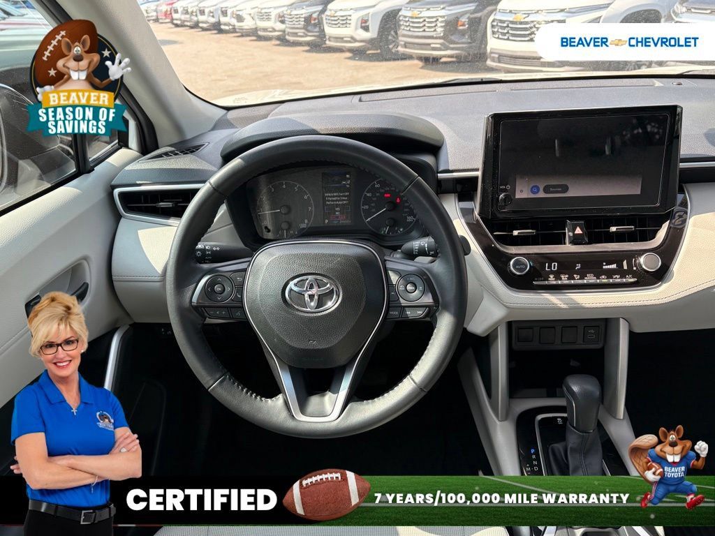 Used 2025 Toyota Corolla Cross LE FWD image 16