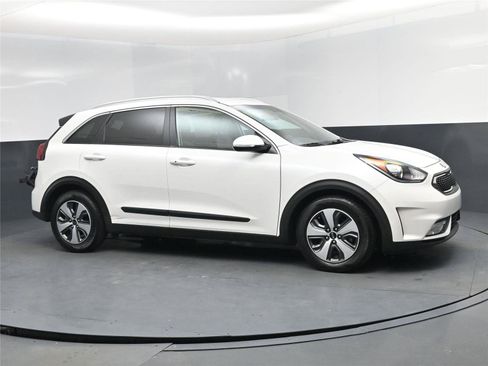 Used 2017 Kia Niro EX image 2