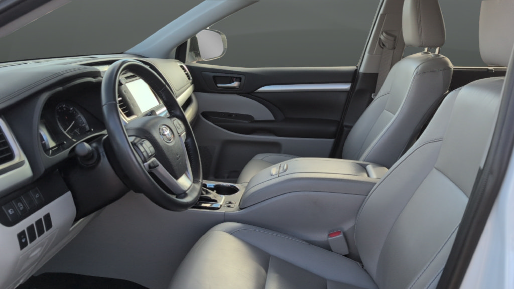 Used 2019 Toyota Highlander XLE AWD/4WD image 10