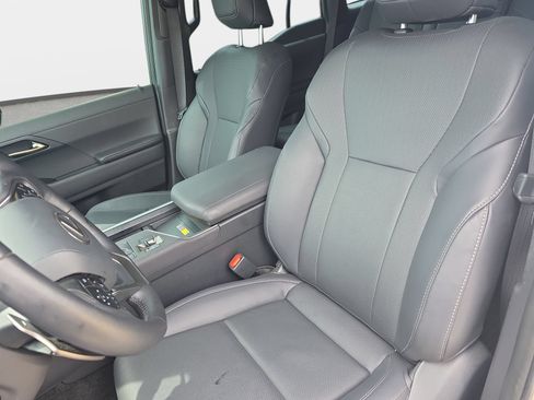 Used 2025 Lexus GX 550 w/ Cold Area Package AWD/4WD image 15