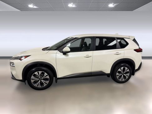 Used 2023 Nissan Rogue SV FWD image 2