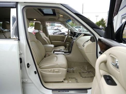 Used 2012 INFINITI QX56 4WD w/ Deluxe Touring Pkg image 33